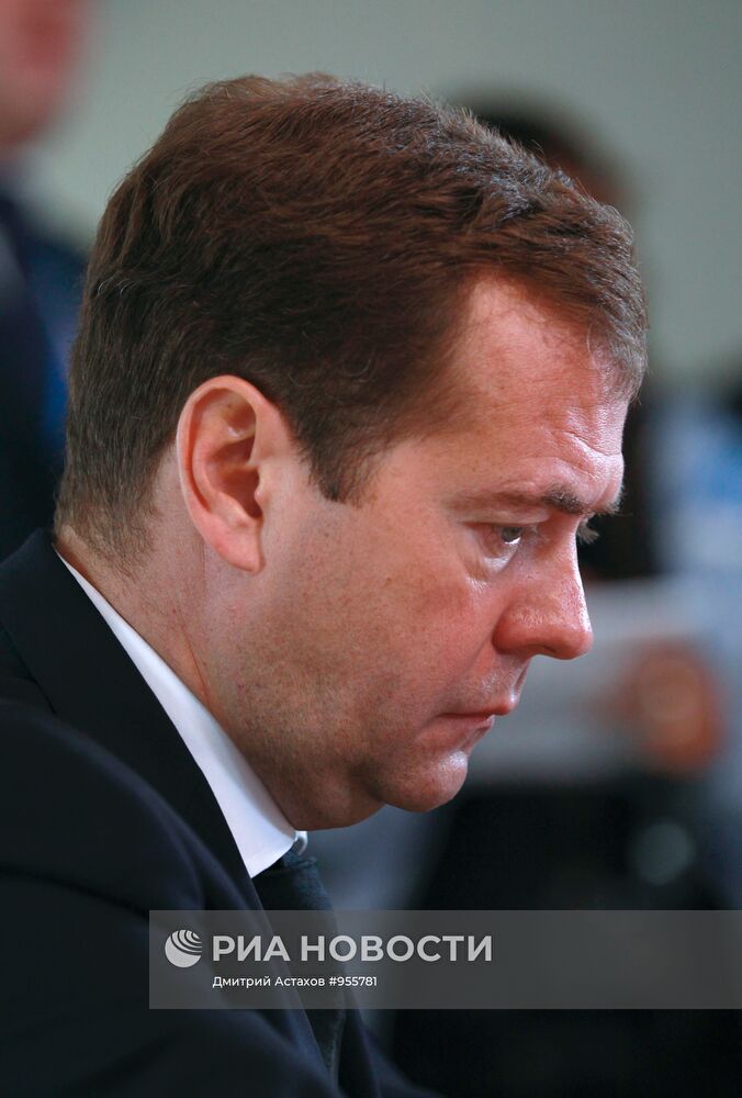 Д.Медведев посетил место крушения самолета Як-42 под Ярославлем