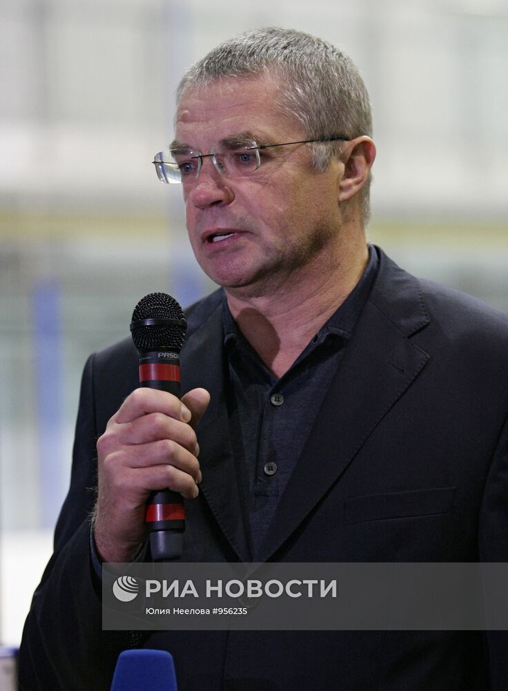 Встреча руководства КХЛ с хоккейными болельщиками в Ярославле
