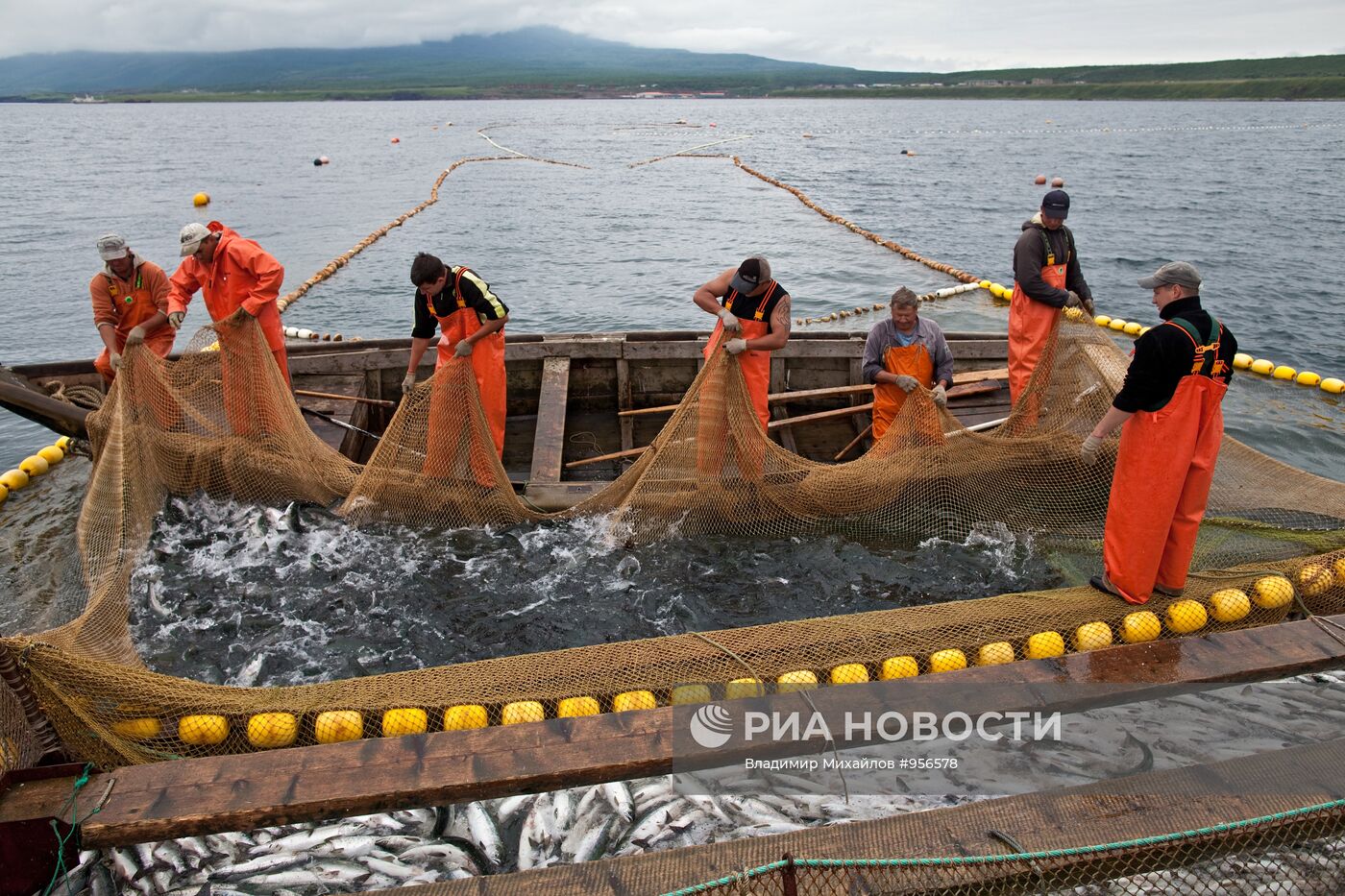 Регионы России. Курильские острова. Остров Итуруп