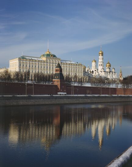 Большой Кремлевский дворец и соборы Московского Кремля
