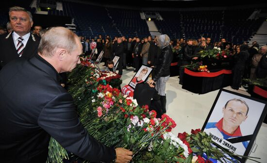 В.Путин на церемонии прощания с членами команды "Локомотив"