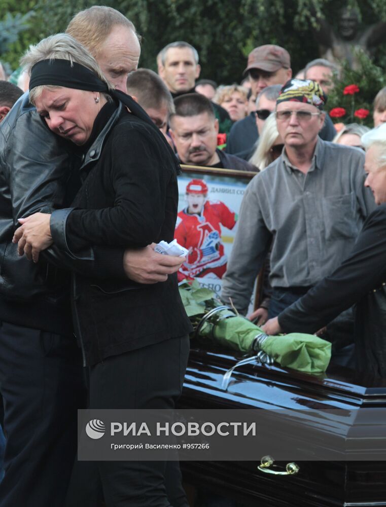 Похороны украинских хоккеистов Д.Собченко и В.Аникеенко в Киеве