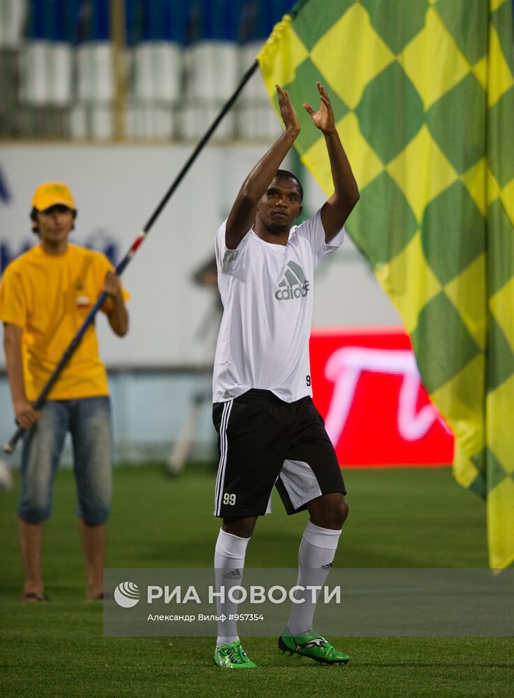 Футбол. Презентация нового игрока "Анжи" Самюэля Это’О