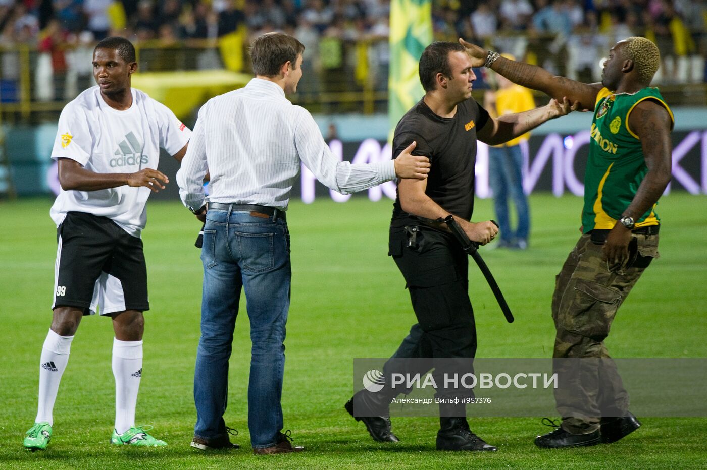 Футбол. Презентация нового игрока "Анжи" Самюэля Это’О