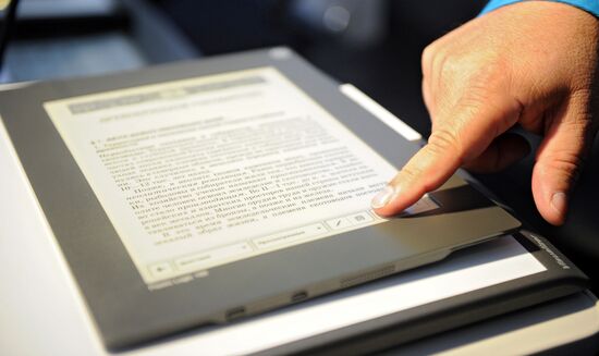 Демонстрация технологий компании Plastic Logic