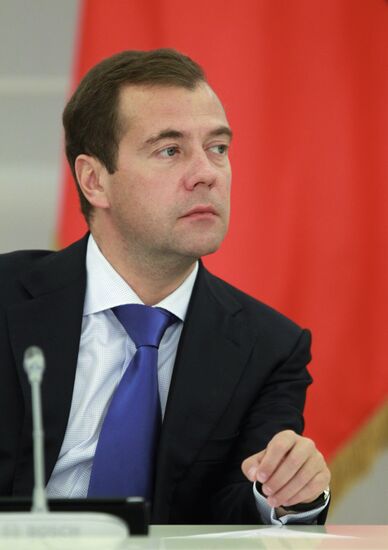 Д.Медведев провел совещание по соц.положению студентов