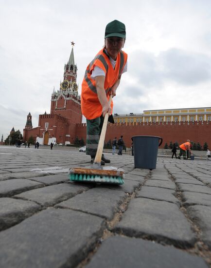 Уборка Красной площади в Москве