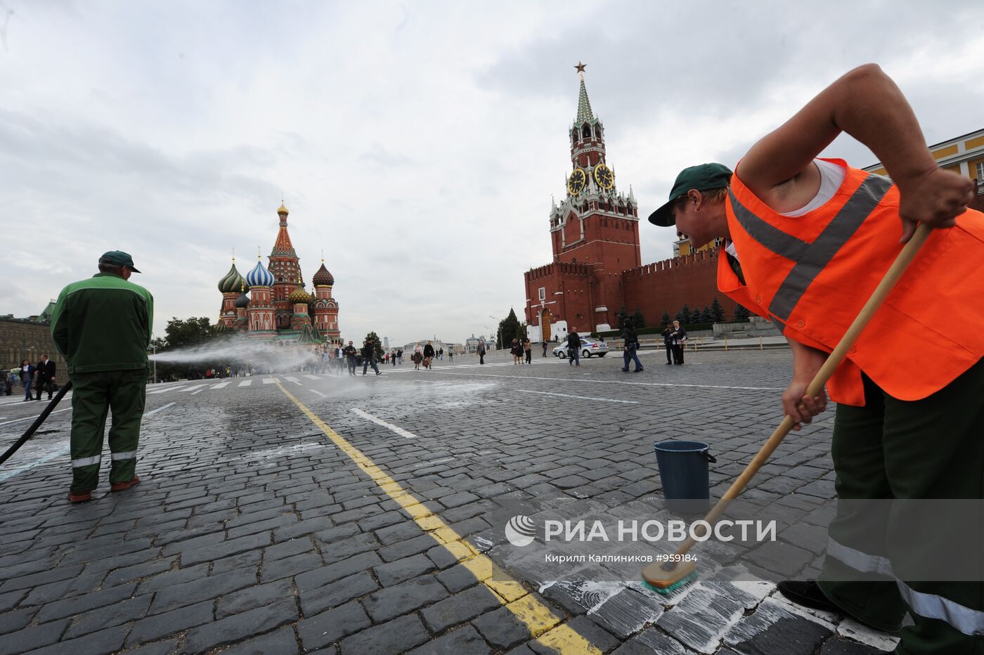 Уборка Красной площади в Москве