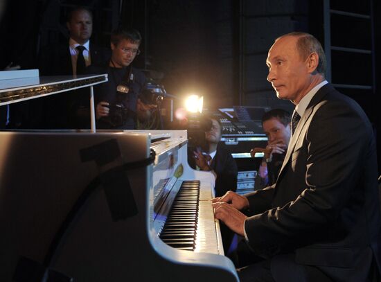 В.Путин посещает ФГБУК "Государственный Театр Наций" в Москве