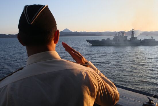 Крейсер "Варяг" на учениях Тихоокеанского флота