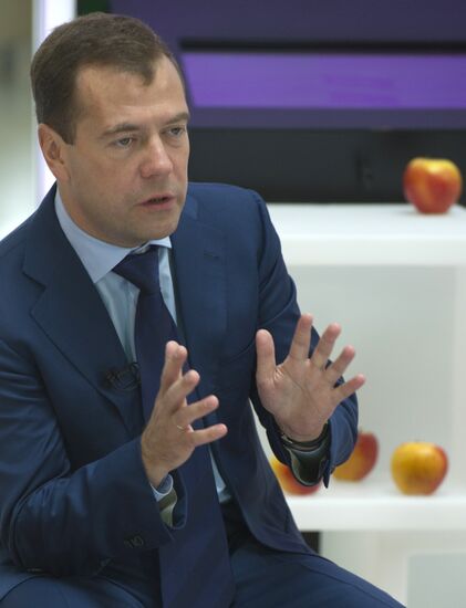 Д.Медведев посетил МШУ "Сколково"
