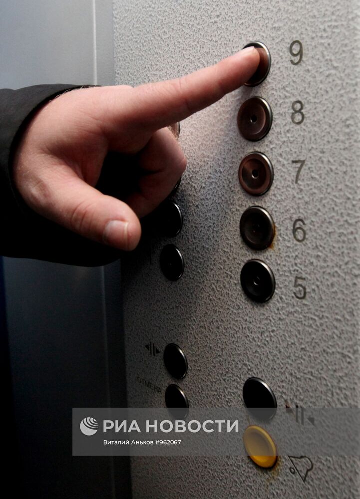 Установка лифта в одном из жилых домов во Владивостоке