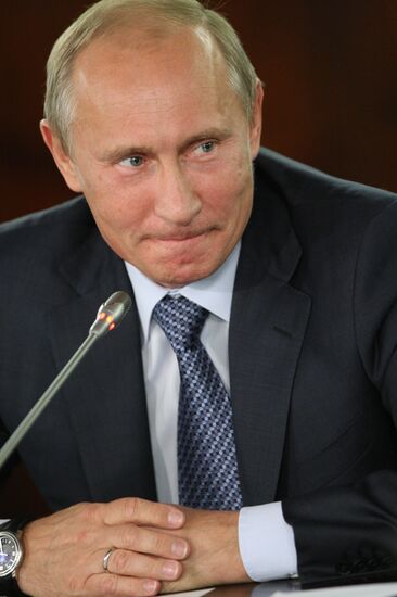 В.Путин провел заседание координационного совета ОНФ