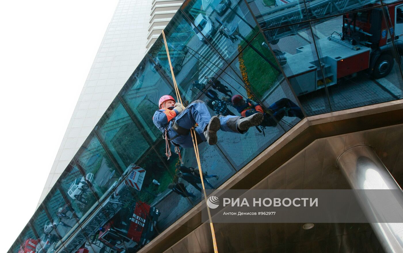 Пожарно-тактические учения МЧС на территории моста "Багратион"