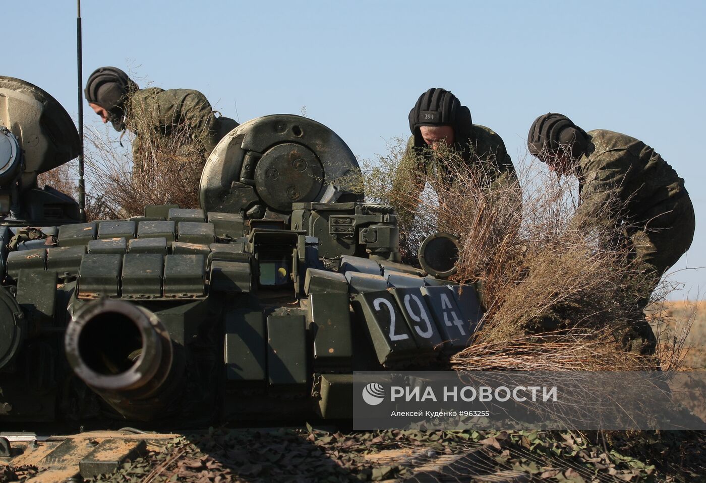 Военные учения "Центр-2011" на полигоне Ашулук