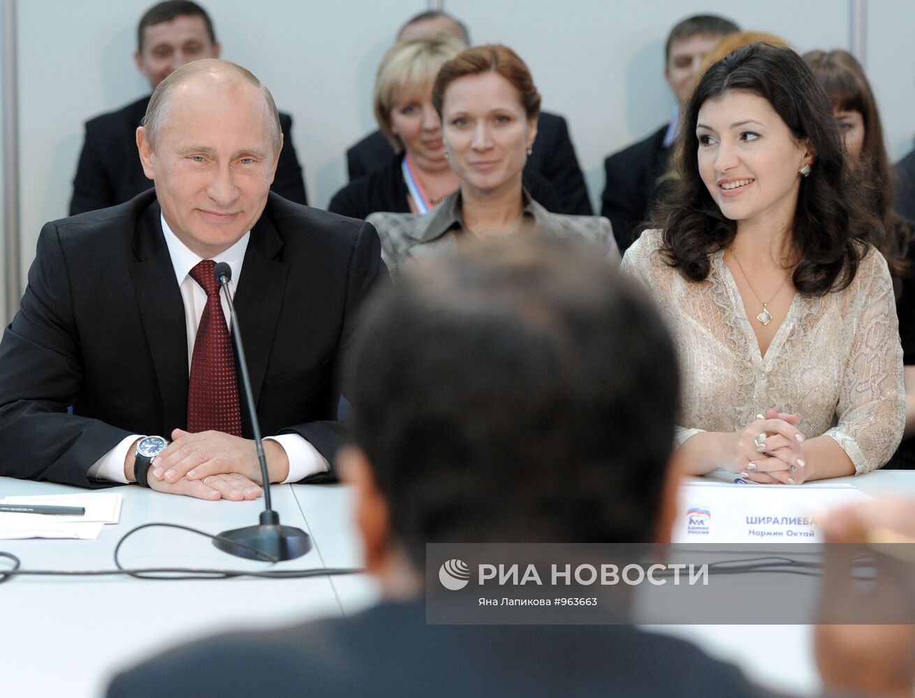 В.Путин принимает участие в XII съезде партии "Единая Россия"