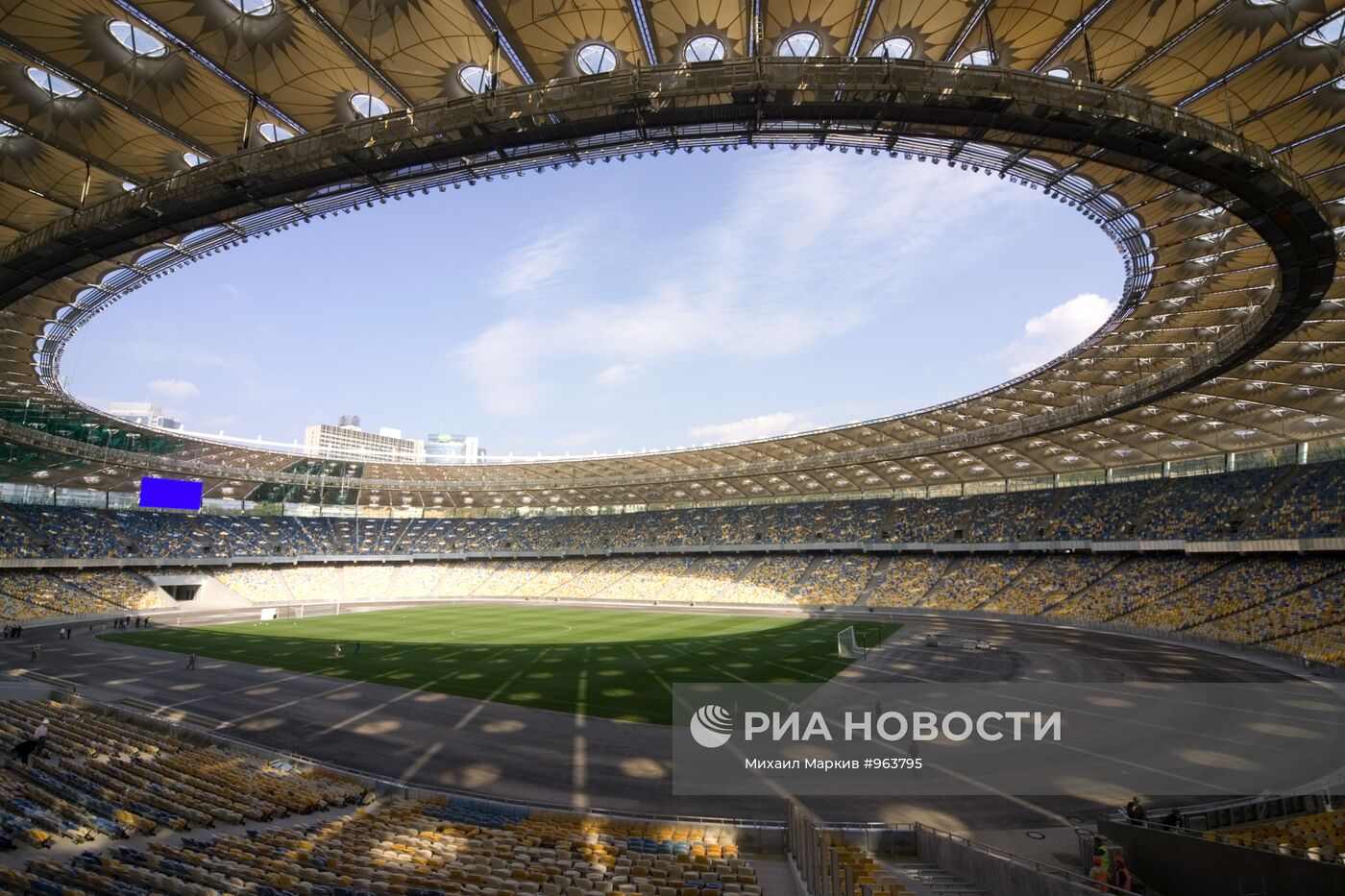 Стадион Национального спортивного комплекса "Олимпийский" в Киев
