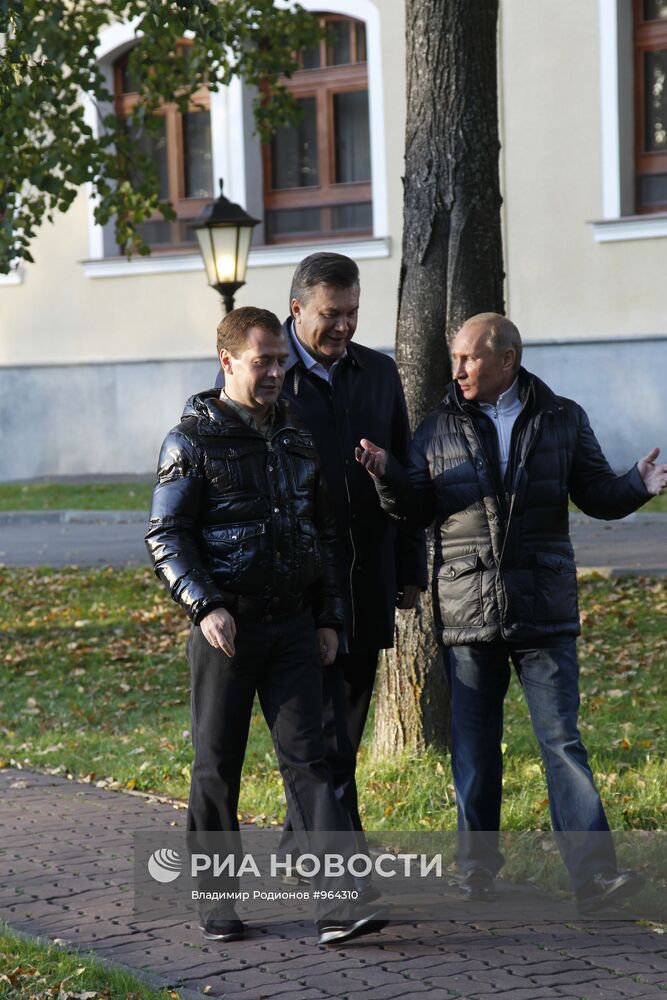 Д.Медведев, В.Путин и В.Янукович