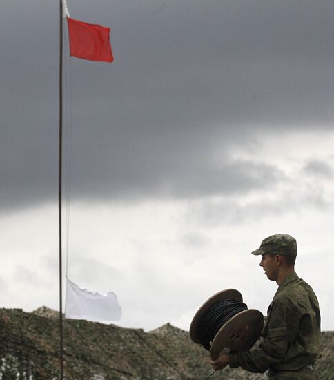 Военные учения "Центр-2011" в Астраханской области