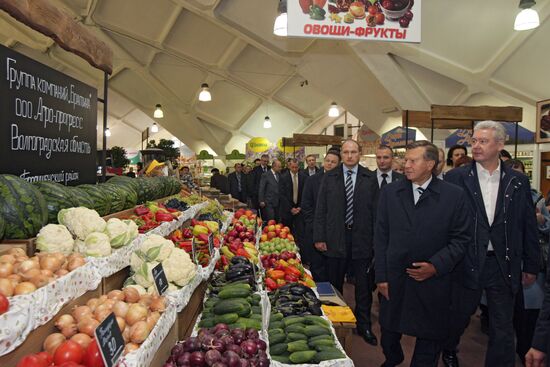 В. Зубков и С. Собянин посетили Даниловский рынок в Москве
