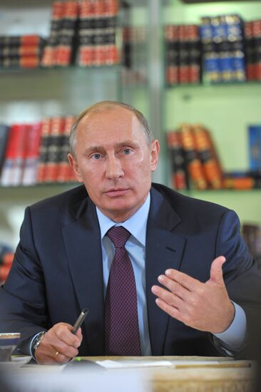 Премьер-министр РФ В.Путин провел встречу с писателями