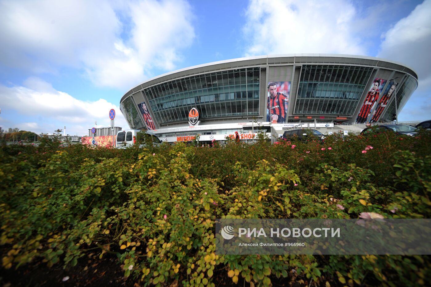 Здание стадиона "Донбасс Арена" в Донецке