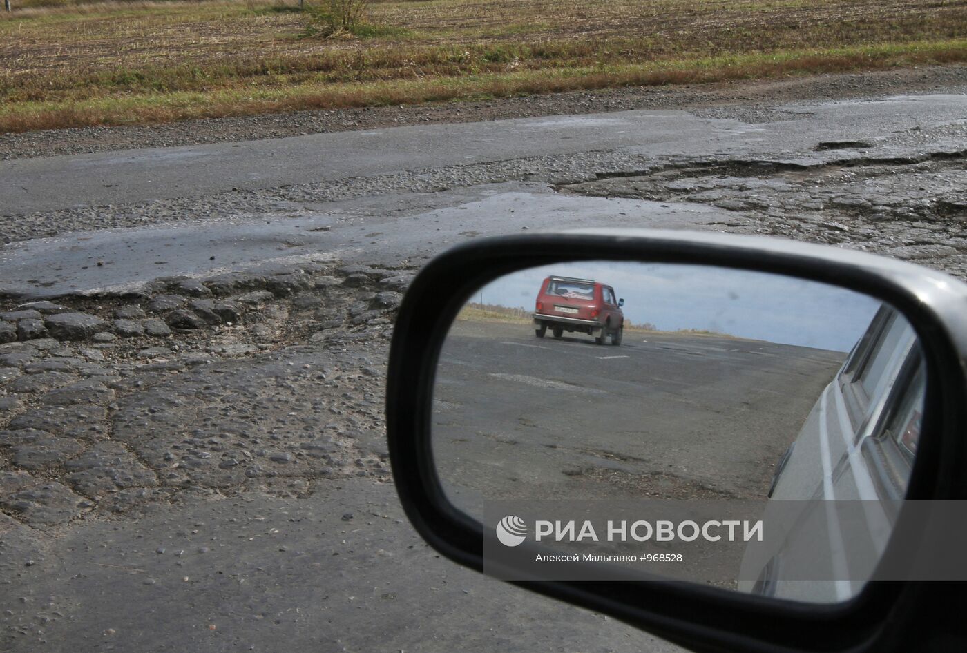 Ямы на дорогах на автомобильной трассе в Омской области