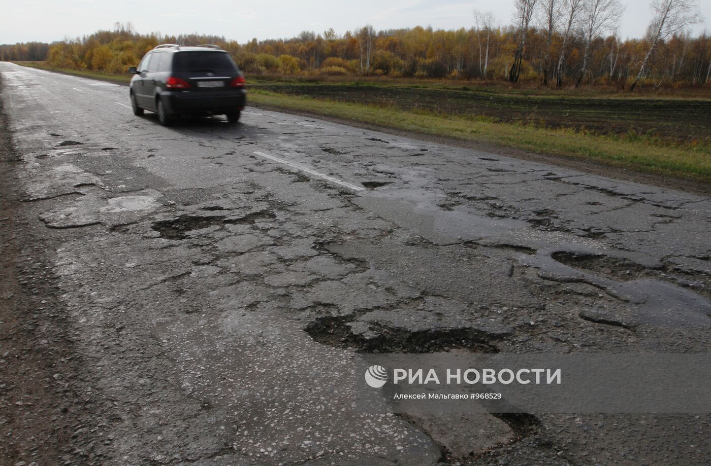 Ямы на дорогах на автомобильной трассе в Омской области