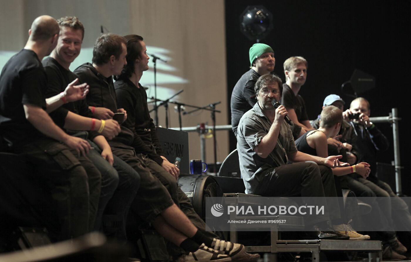 Генеральная репетиция новой программы ДДТ "Иначе"