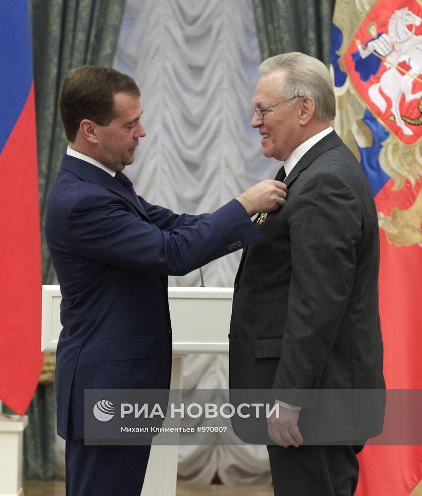 Д.Медведев вручил в Кремле государственные награды
