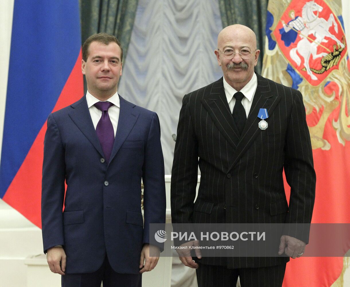 Д.Медведев вручил в Кремле государственные награды