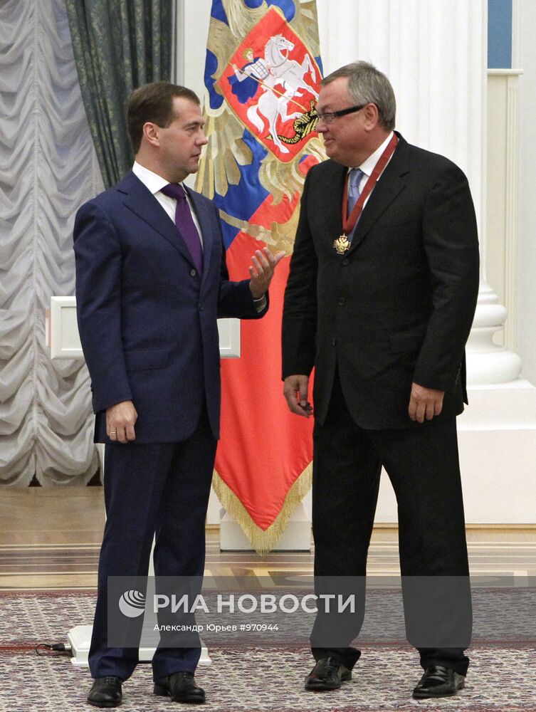Д.Медведев вручил в Кремле государственные награды