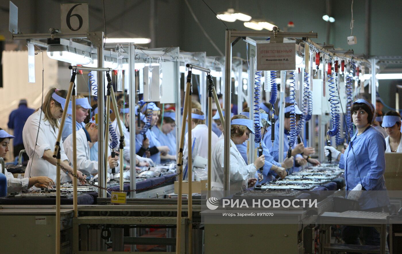 Работа завода по производству электроники в Калининграде