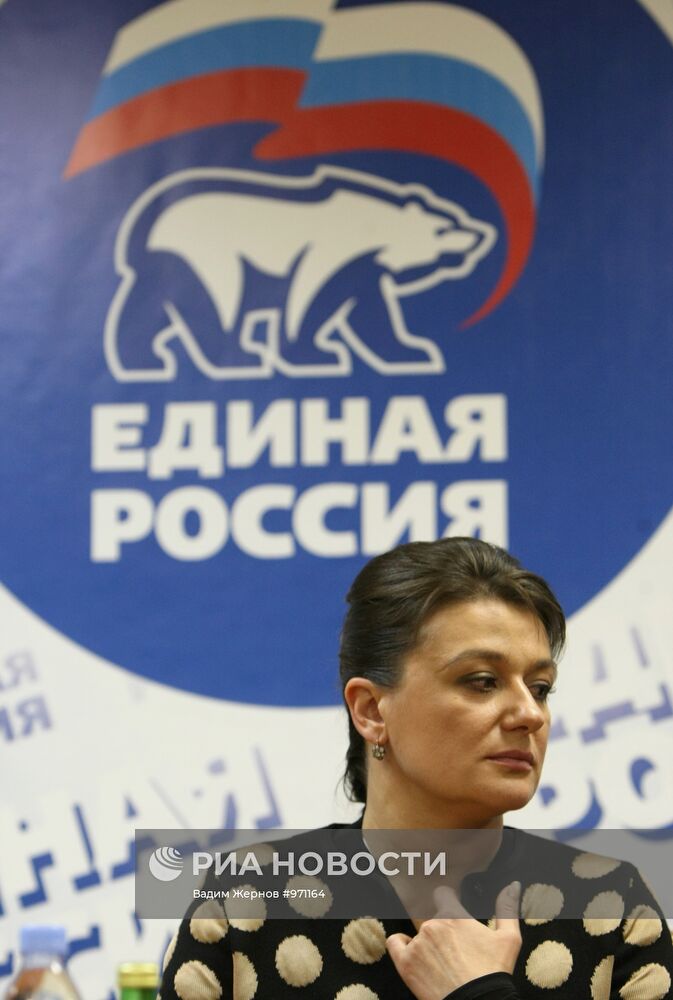 Вручение удостоверений кандидата в парламент Санкт-Петербурга