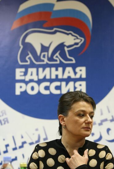 Вручение удостоверений кандидата в парламент Санкт-Петербурга