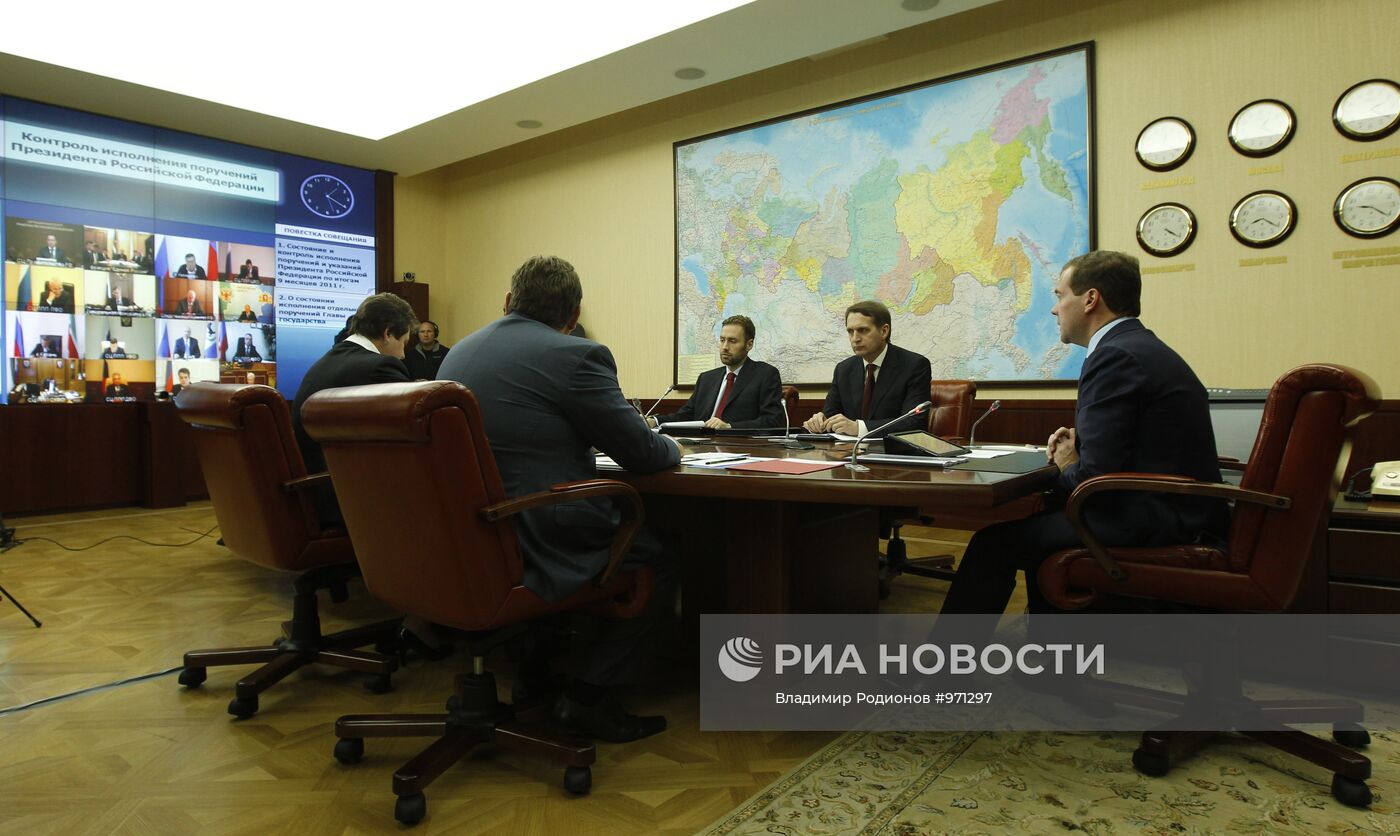 Д.Медведев провел видеоконференцию по исполнению своих поручений