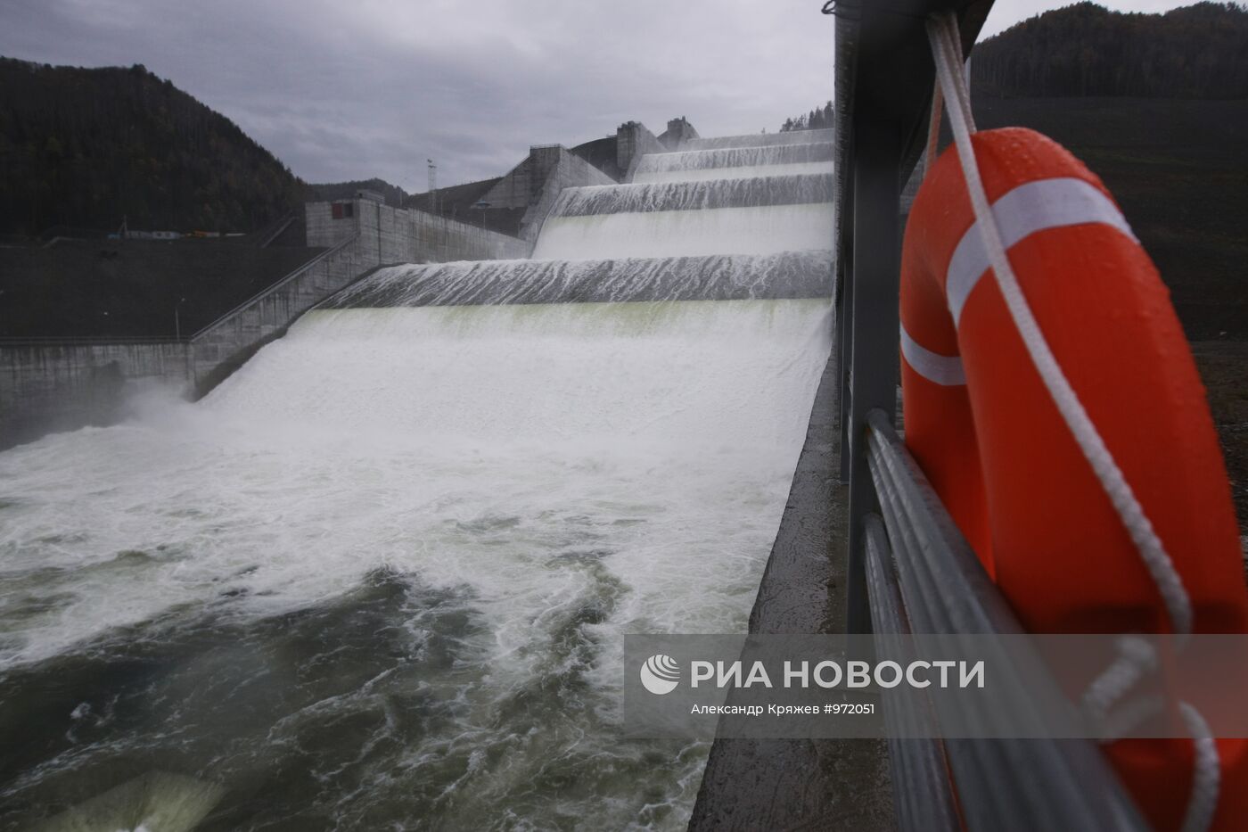 Запуск в эксплуатацию берегового водосброса Саяно-Шушенской ГЭС