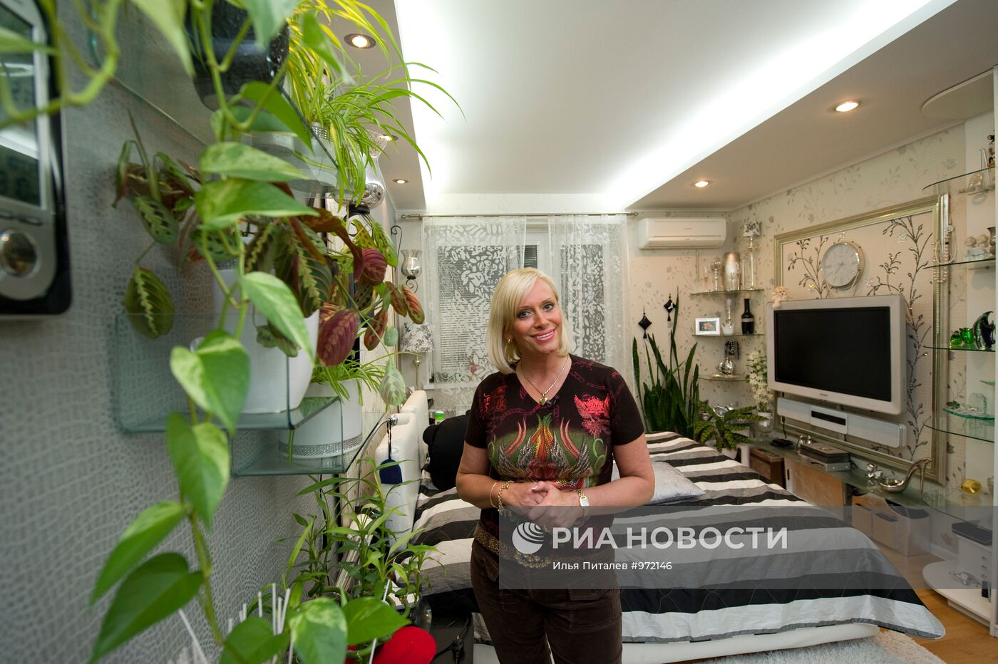 Певица Наталья Гулькина в своей квартире
