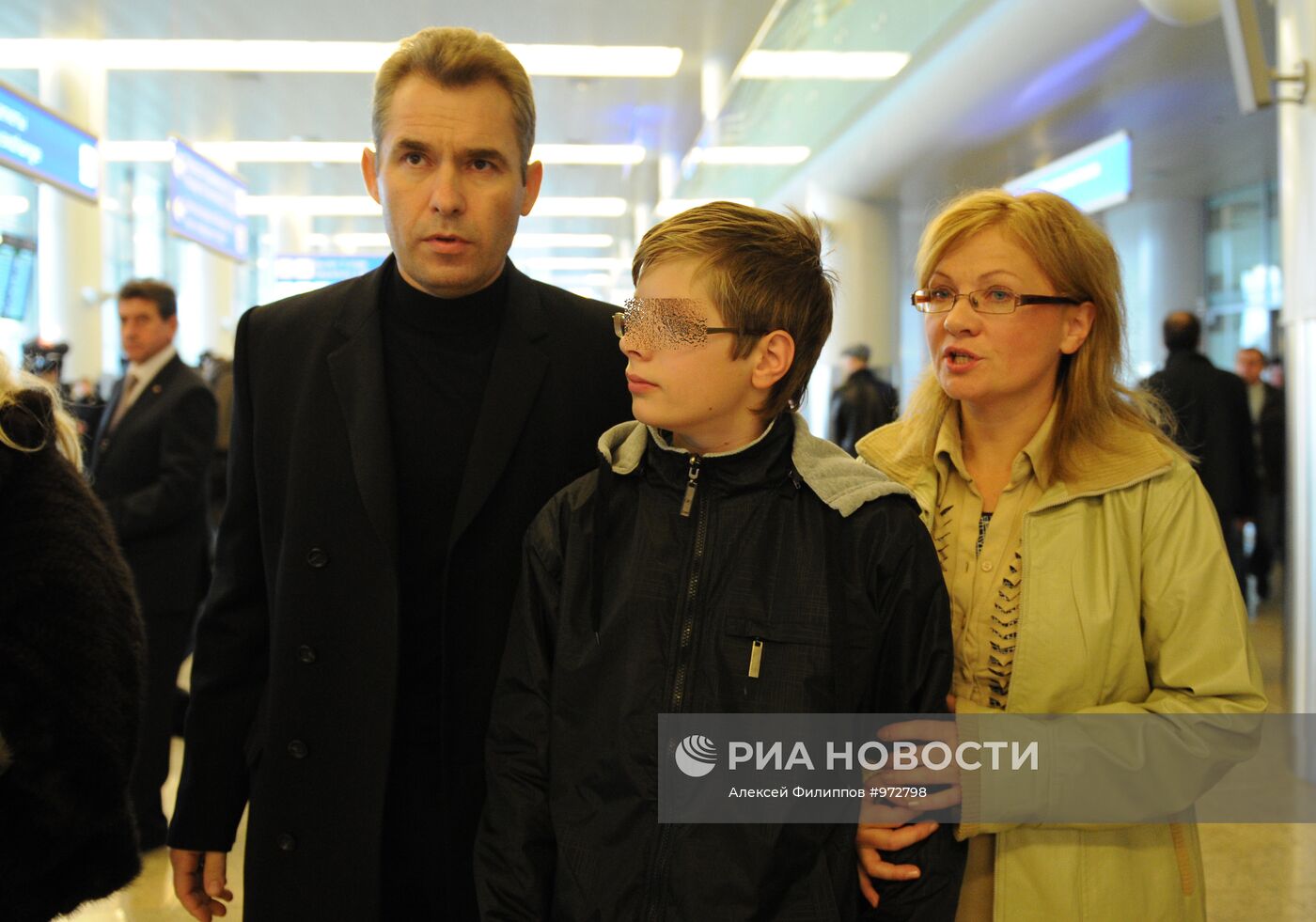 Прилет Ирины Бергсет с сыном Сашей в Москву