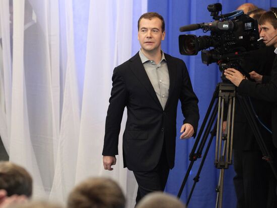 Д.Медведев провел встречу со сторонниками