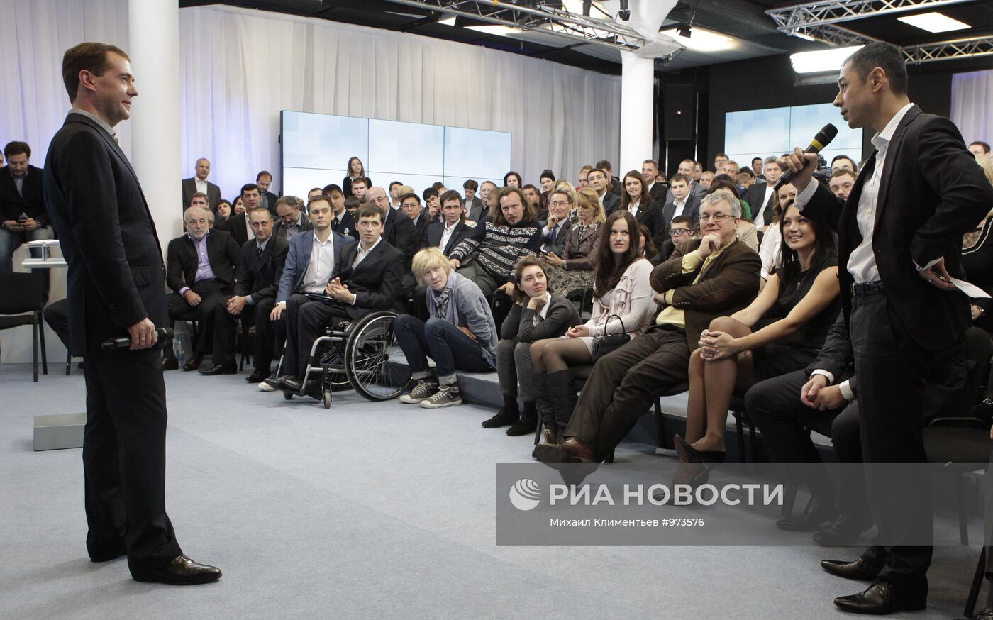 Д.Медведев провел встречу со сторонниками