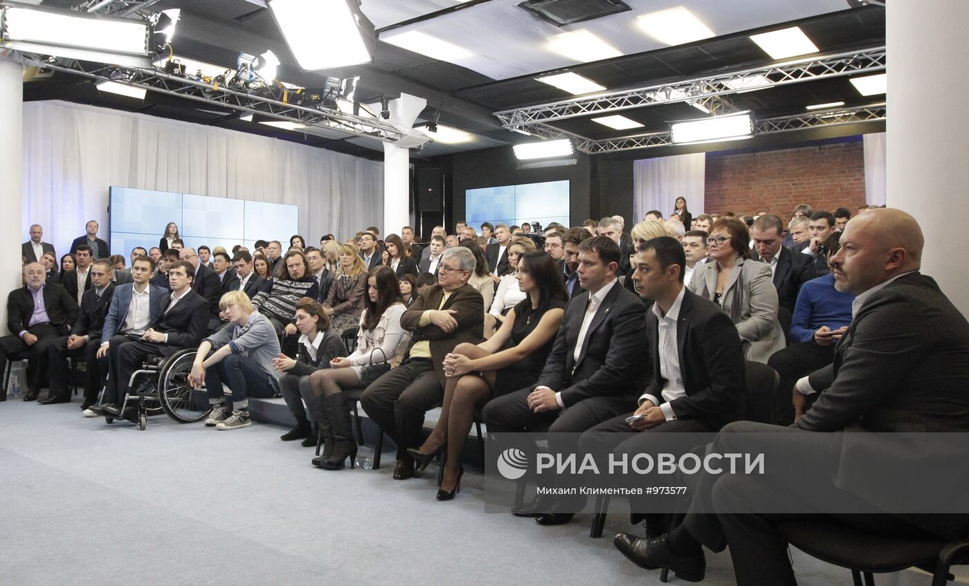 Встреча президента России со сторонниками на "Красном Октябре"