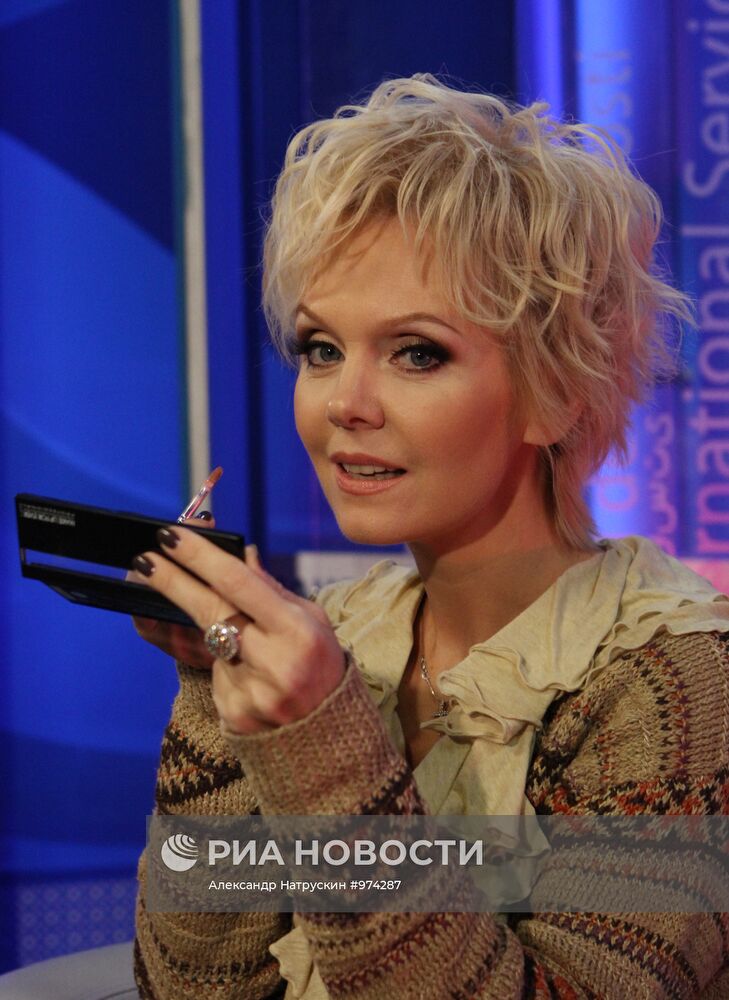 Певица Валерия в студии агентства РИА Новости