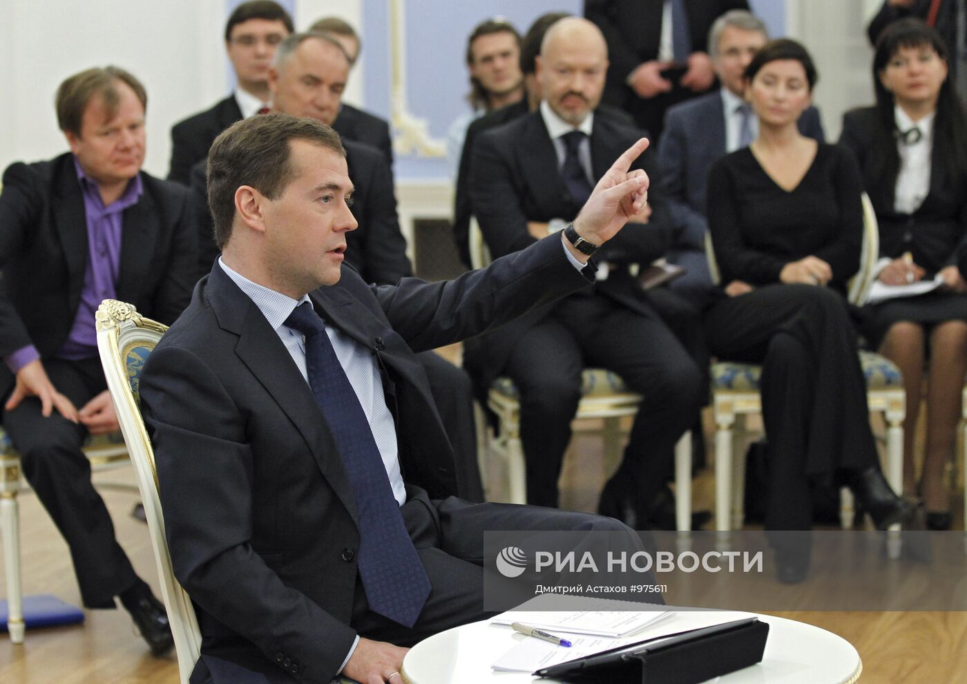 Д.Медведев провел встречу с членами Общественного комитета