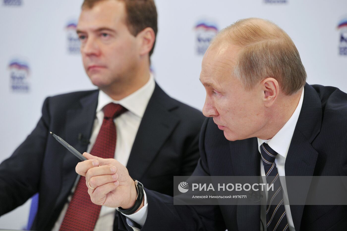 Посещение Д.Медведевым и В.Путиным штаба "Единой России"