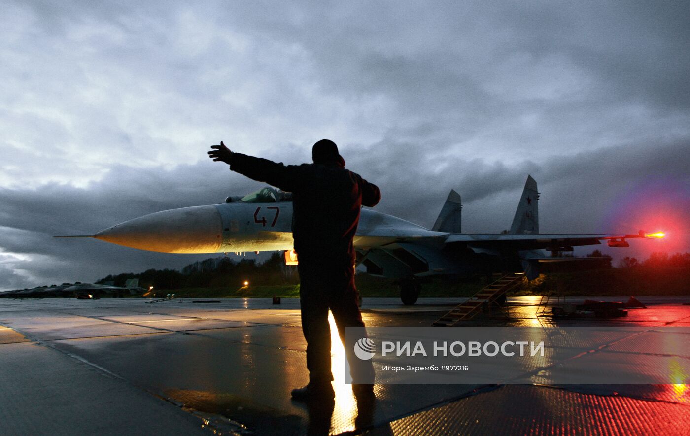 Полеты истребителей Су-27 в Калининградской области