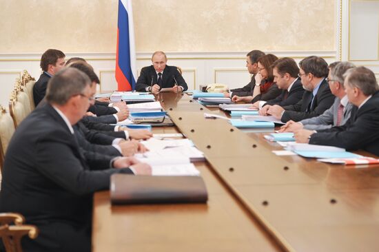 Владимир Путин проводит заседание правительственной комиссии