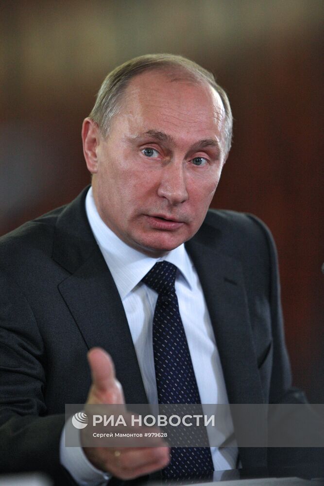 В.Путин провел заседание совета ОНФ
