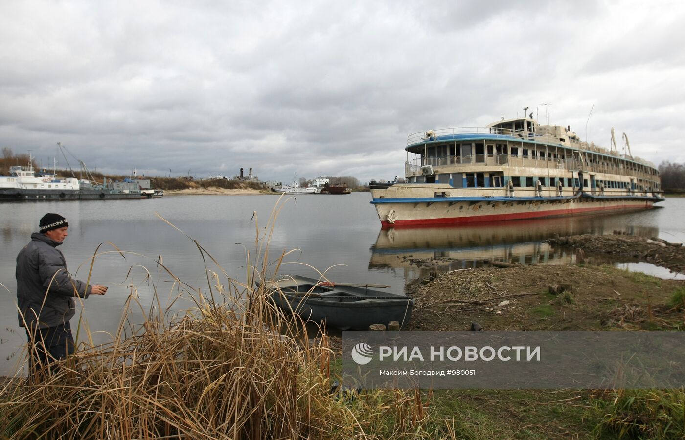 Теплоход "Булгария" отбуксирован к берегу