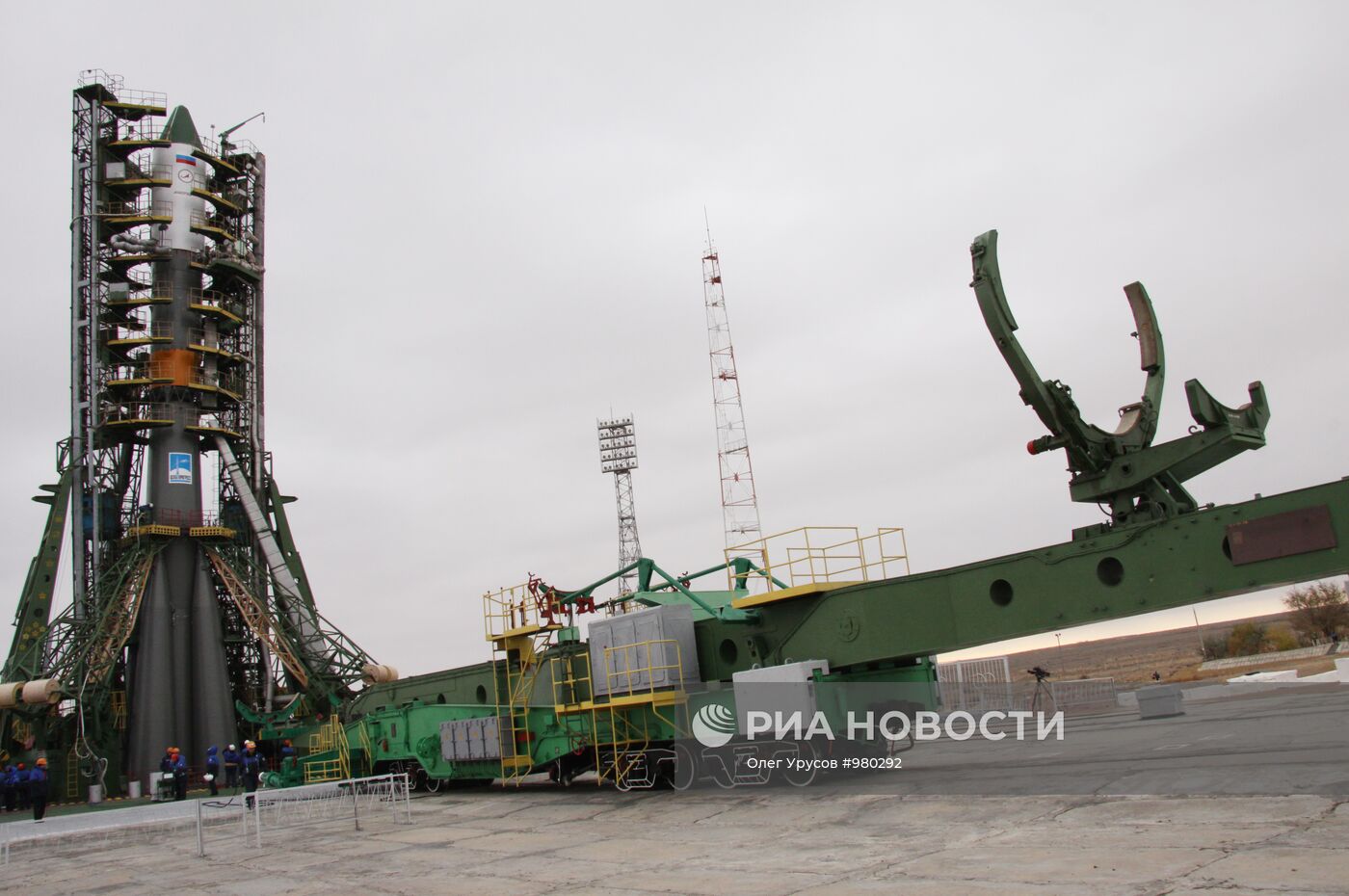 Вывоз и установка на стартовый комплекс ракеты "Прогресс-М13"